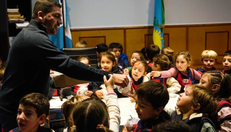 Egüen recibió a alumnos del Jardín de Infantes del San José y participaron del programa “Intendente por un Día”