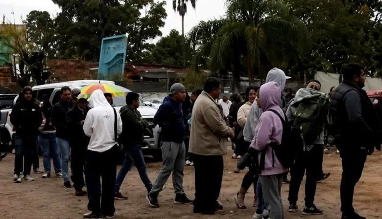 Impactante fila en Moreno: 3.000 personas se presentaron para 60 vacantes de trabajo