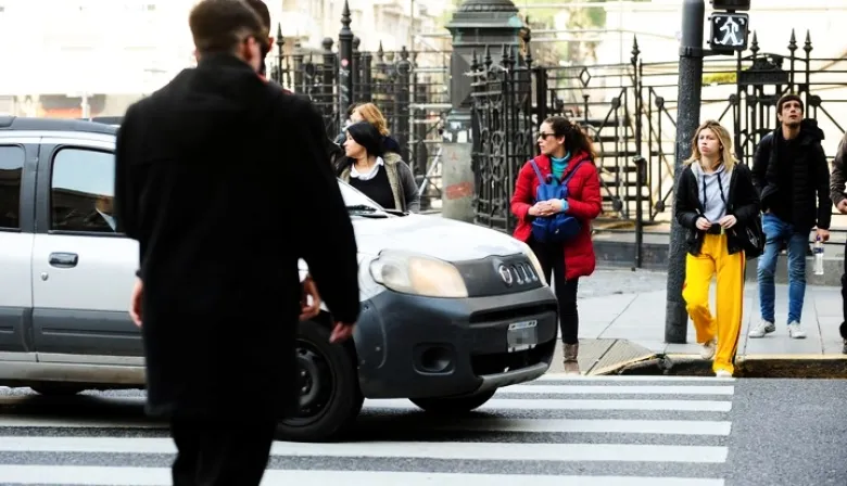 Un relevamiento afirma que la mayoría de conductores advierte maniobras sin señalizar y no respeta a peatones