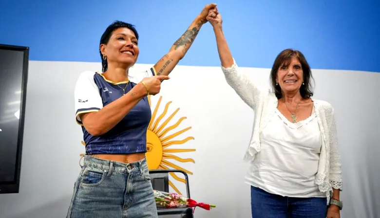 Mayra Mendoza homenajeó a mujeres bonaerenses y volvió a marcarle la cancha a Kicillof por Cristina