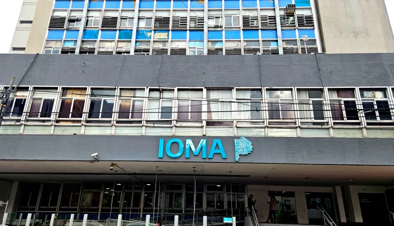 Kicillof no atiende la crisis en IOMA: nuevo reclamo de la AMP y médicos sin atender por la obra social