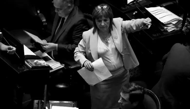 Bullrich dijo que Adorni “está sucio” y duda de la defensa de Milei al jefe de gabinete