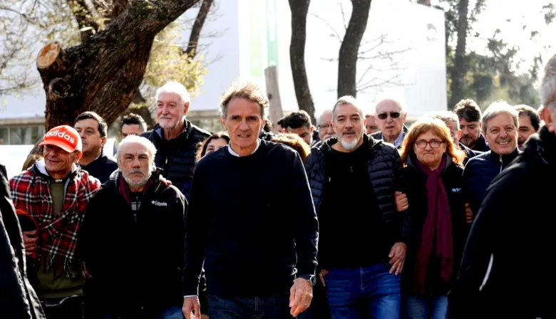 Junto a sindicatos, dirigentes y universidades, Katopodis reclamó a Milei por las 25.000 PyMEs cerradas