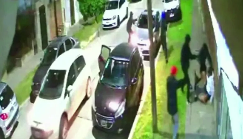 Tarjeta roja en Morón: iba a jugar al fútbol y una banda de pirañas solo le dejó los botines