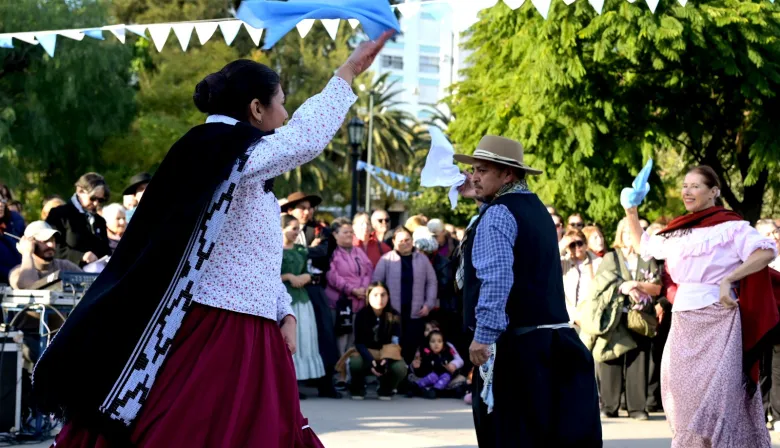 Bahía Blanca vivió una fiesta patria que sorprendió por su convocatoria