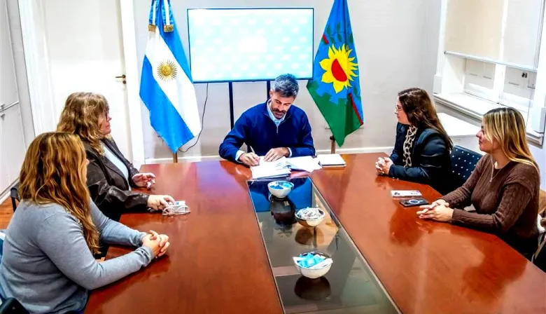 Junín: Fiorini firmó nuevos comodatos para instituciones educativas junto a autoridades del Consejo Escolar