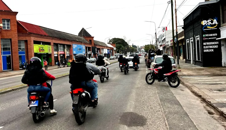 Exigen medidas de control para las caravanas de motos que generan caos en La Plata