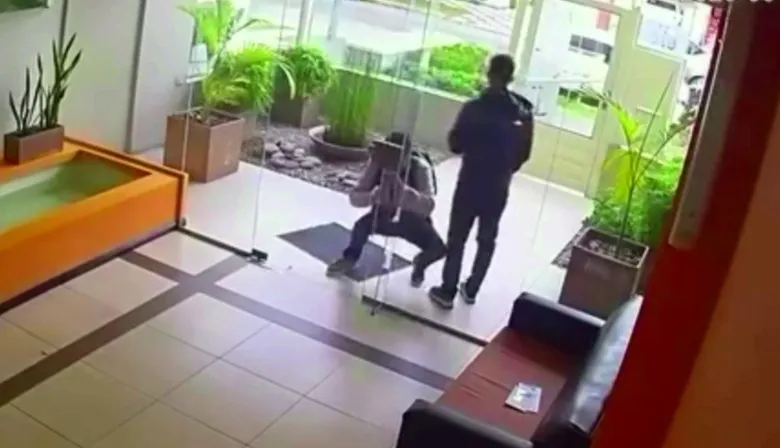Llamen al cerrajero: a la hora del té intentaron robar en un edificio del centro de Morón
