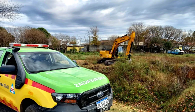 El Municipio de Pergamino realizó un operativo de control y mantenimiento de las compuertas del Arroyo Pergamino