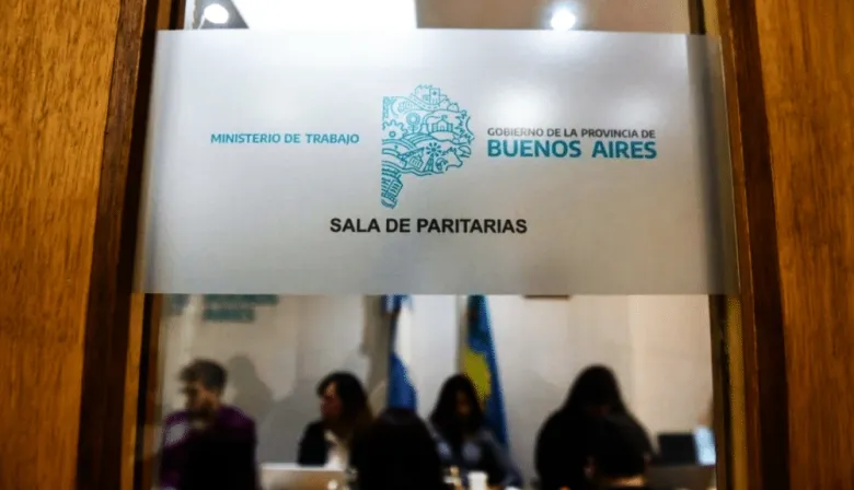 En medio de reclamos gremiales, Kicillof vuelve a las negociaciones salariales con docentes y estatales