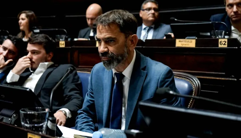 Libertarios denuncian que en Diputados bonaerense debatió 210 minutos sobre “Cristina Libre” y solo 5 sobre IOMA