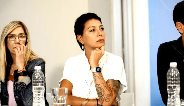 Mayra Mendoza estalló contra una senadora peronista por críticas a Cristina y la desafió a un cara a cara