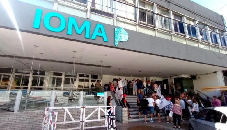 Más problemas para IOMA: el Tribunal de Cuentas, multas y auditorias que dejaron irregularidades