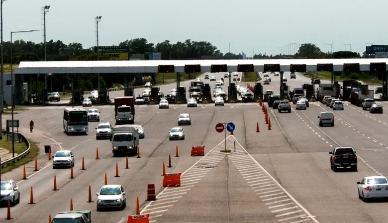 Crisis laboral: despidieron a 70 trabajadores del peaje en Olavarría tras la privatización de rutas