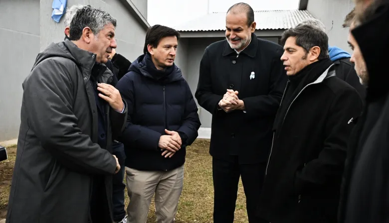 Con Kicillof y Susbielles presente, Bahía Blanca entregó escrituras gratuitas a familias locales
