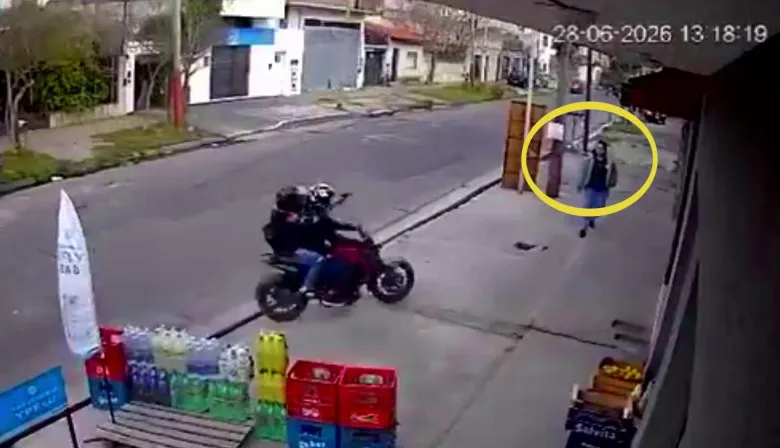 Fin de semana furioso en Lanús: motochorros realizaron varios robos y arrastraron a jubilada por la calle