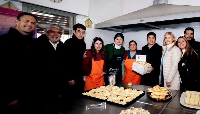 Mantegazza recibió a Kicillof en San Vicente: anuncios, recorrida por Centro de Formación y un gesto a Perón