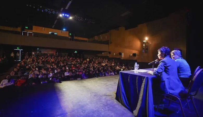 “QuilmESI en entornos digitales”: Mayra Mendoza explicó un proyecto para prevenir el ciberacoso
