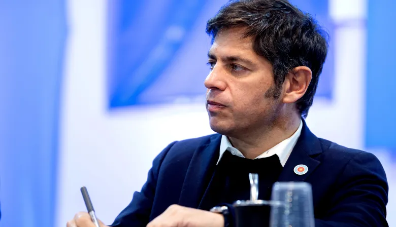 Kicillof desafía al cristinismo y abrió otro frente con el peronismo por las PASO