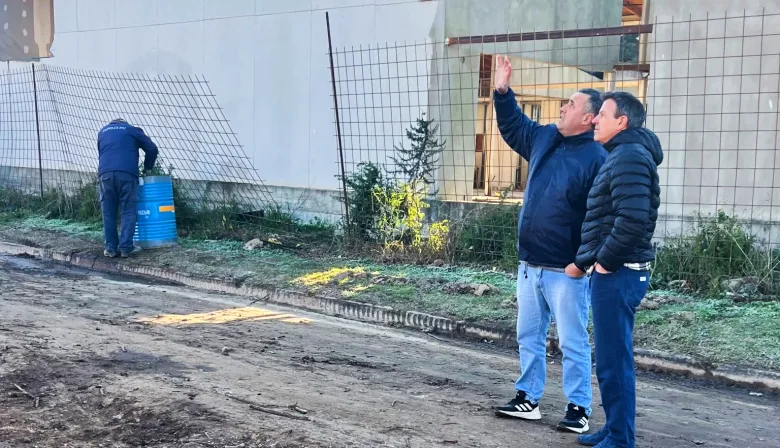 Sciaini supervisó los avances de los trabajos de cordón cuneta en Roque Pérez