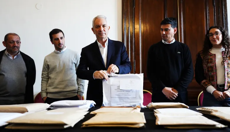 La Plata avanza la licitación pública de servicios municipales de zanjeo, corte de pasto y barrido