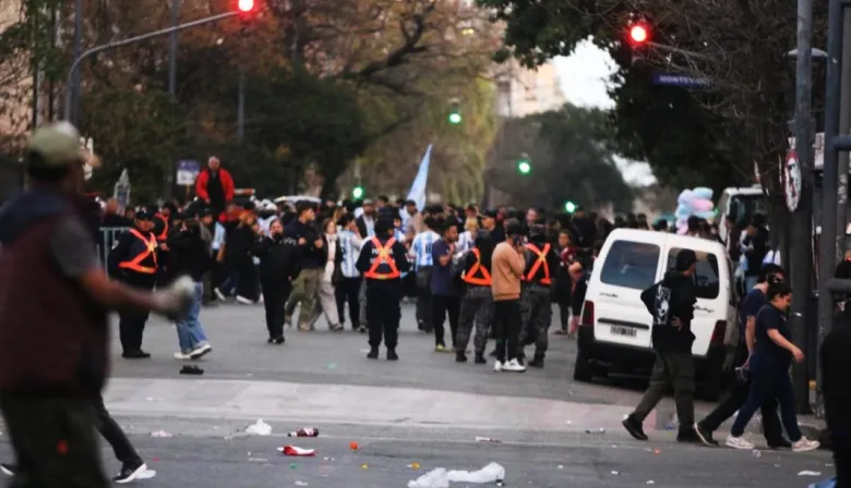 Tras el triunfazo de la Selección Argentina, festejos manchados por la violencia y el caos en La Plata