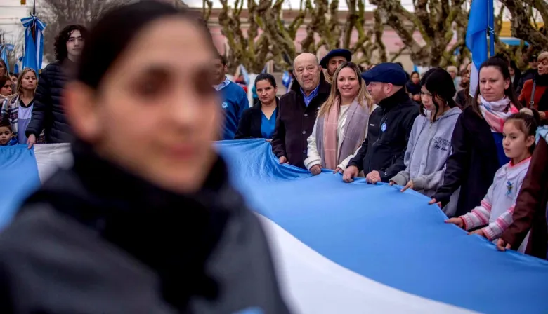 Wischnivetzky y Paredi encabezaron el acto del Día de la Independencia en Mar Chiquita con un anuncio que dejó huella