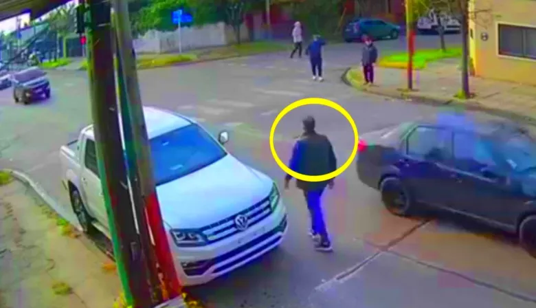 Portaban una pistola con láser táctico y le robaron a un automovilista en Lanús