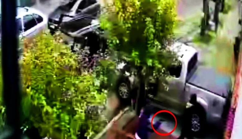 Domingo de terror en Morón: banda de adolescentes robó una camioneta a mano armada