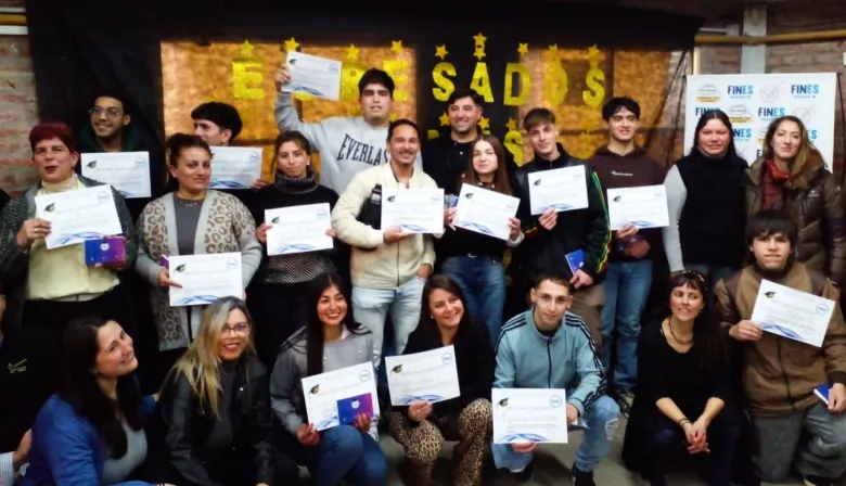 Wischnivetzky felicitó a los nuevos egresados del Programa FINES de Mar Chiquita