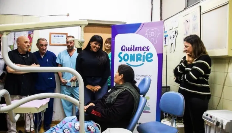 Programa “Quilmes Sonríe”: Eva Mieri entregó prótesis dentales a vecinos del distrito