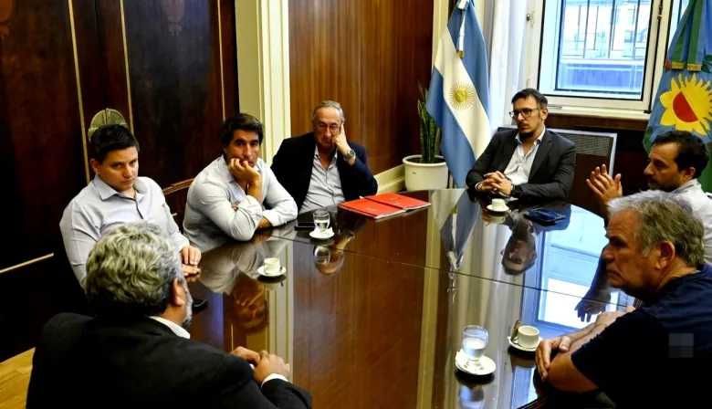 Más de 80 intendentes bonaerenses se plantan ante la crisis financiera y van por más fondos municipales