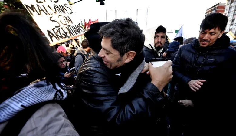 Kicillof fue a la misa por San Cayetano y rechazó la represión en el Congreso: “El lío lo armó Milei”