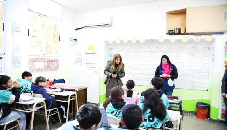 Magdalena Sierra recorrió las obras realizadas en la Primaria 36 de Sarandí