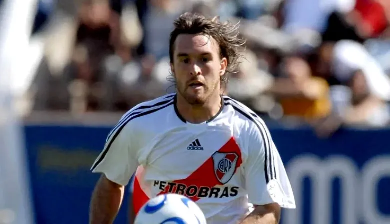 Un exbasquetbolista afuera y un histórico de River adentro: los libertarios sondean candidatos para 2027