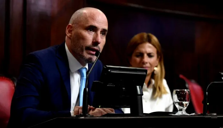 Leguizamón cruzó a un ministro de Kicillof por la crisis del IOMA