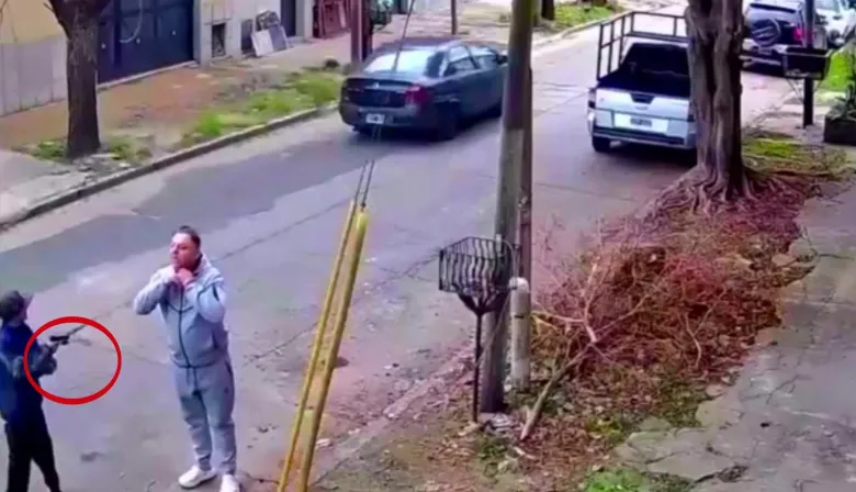 Adolescente y su banda asaltaron a un hombre y robaron un auto en un taller mecánico