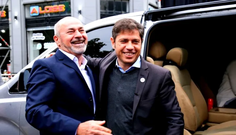 Intendente kicillofista en la mira de una ONG por utilizar un camión de reciclaje para colocar propaganda partidaria