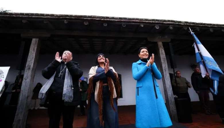 Mayra Mendoza y Eva Mieri encabezaron el acto por el 360° aniversario de Quilmes