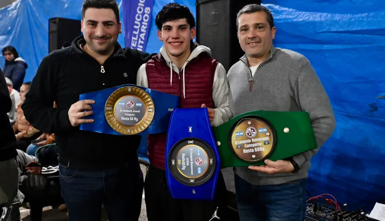 25 de Mayo se vistió de boxeo y Egüen cumplió una promesa