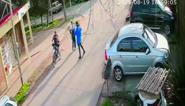 Por la inseguridad fue a buscar a la pareja al trabajo y lo asaltaron a él