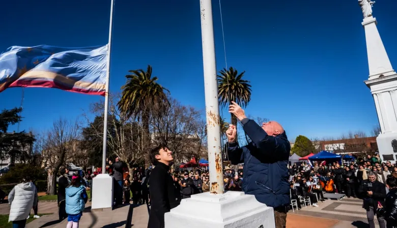 En el aniversario de Adolfo Gonzales Chaves, Lucía Gómez destacó el rumbo de la gestión