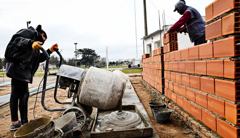 Egüen anunció la construcción de un nuevo espacio para adultos mayores en el Estadio Municipal de 25 de Mayo
