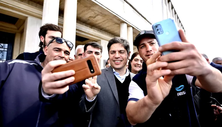 Ensenada: Kicillof inauguró la primera planta embotelladora de Absa y enrostró a Milei la “eficiencia” del Estado