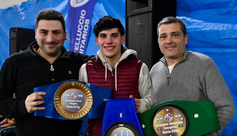 25 de Mayo se vistió de boxeo y Egüen cumplió una promesa