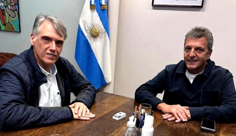 Tras su paso por Rosario, Massa se mostró en Salta y se reunió con un referente del peronismo