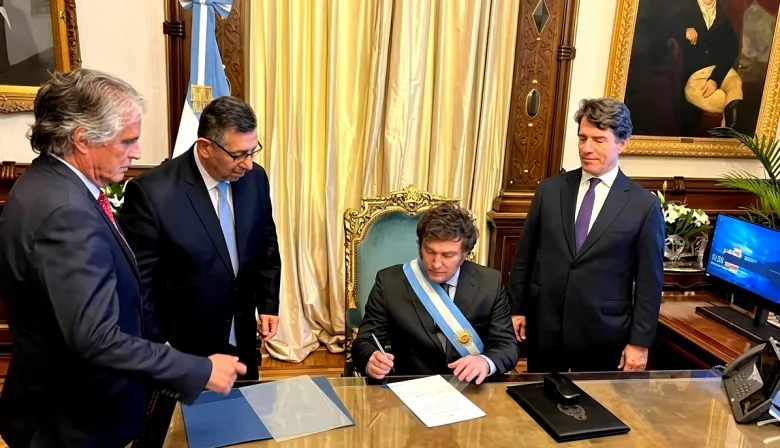 Salario mínimo: el gobierno de Milei fijó un aumento aunque no alcanza