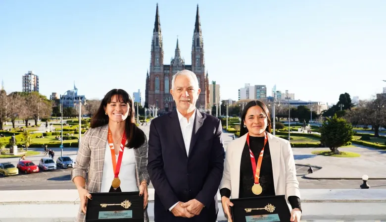 La Plata reconoció a dos jugadoras de Las Leonas como ciudadanas ilustres tras ganar el Mundial de Hockey
