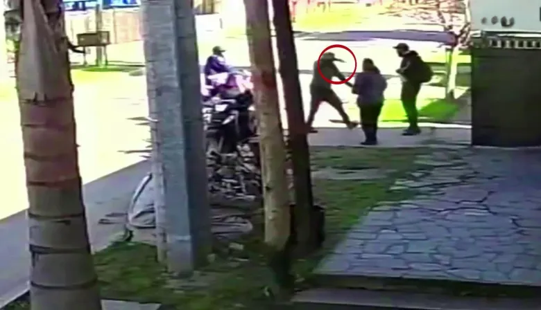 Con varios disparos, motochorros atacaron a una familia en Merlo