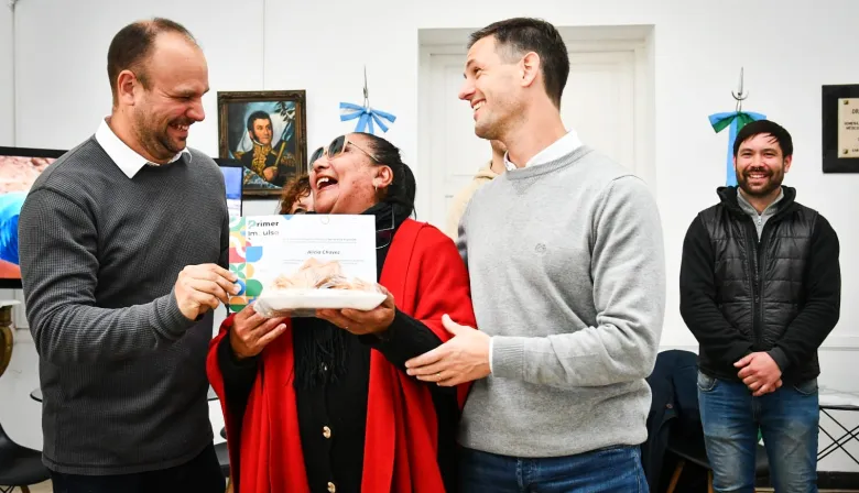 Herramientas productivas: San Vicente entregó microcréditos a 19 emprendimientos locales